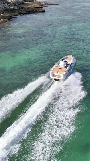 🎥: AB INFLATABLES #marlinmarine #dinghy #dinghysailing #dinghylife #inflatableboat #yachttender #boatlife #boating #boats #rigidinflatableboat #inflatableboats #ribboat #rhib #semirigide #inflatableboat #jettender #abinflatables | Marlin Marine