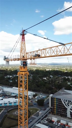 The Liebherr 630 ECH tower crane takes on the meticulous task of dismantling a 280 HCL. Precision, planning, and control define every stage of the process, ensuring safe and efficient deconstruction. 📷 Liebherrtowercranes | Associated Wire Rope Fabricators, INC