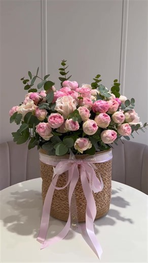 Flower arrangement in a basket 🌸 Price 130€ 🕙 Daily open 📦 Delivery all across Berlin 📩 DM Instagram to order #floral #bouquetberlin #newopening #цветыдоставка #квіти