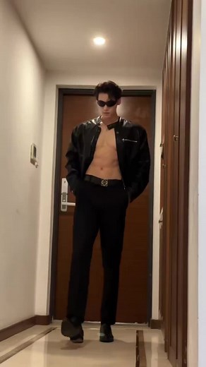 Let’s take a walk #😍😍😍 #handsome #boyfriend #muscle #sweet #abs