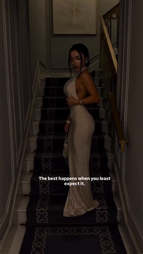 VICTORIA BIADSI FREELANCE MODEL on Instagram: "When you least expect it 🙌🏼 Life knows exactly when to surprise you.💫"