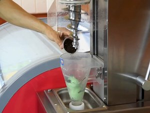 Watch Commercial Frozen Yogurt ice Cream blending Machine on Amazon Live