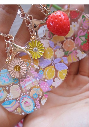 DIY Circle Keychains & Decals: Cricut Craft Ideas