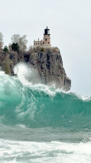 Lake Superior gales at Split Rock Lighthouse in Two Harbors, MN | Nathan Klok Photography