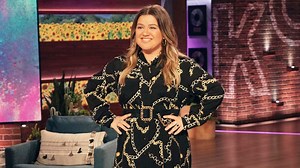 Kelly Clarkson to Take Over Ellen DeGeneres’ TV Time Slot | THR News