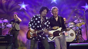 14K views · 666 reactions | Colin Hay (Men at Work) - Overkill - Live From The Greek Theater | Videos Musicales Solo En Hd | Facebook