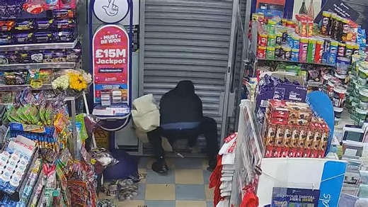 Video: 'Get me out of here!': Moment robber is trapped inside shop | Daily Mail Online