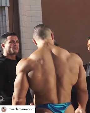 Bodybuilder muscle hunk with nice ass getting shown off