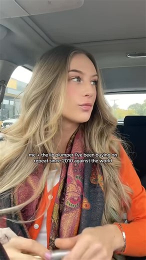 opal sunfire | kayleen freyre on Instagram: "When you apply Two Faced: Lip Injection Extreme Gloss + start sliding ur lips together + actually achieve flow state 😌✨🫰🫰🫰 This is not a paid endorsement, I just really like this lipgloss. Oh + the best part, no injection point needed 🙊🤭 it does burn tho… like actually. Don’t say I didn’t warn you… and don’t ask me what’s in it. 🤷‍♀️"