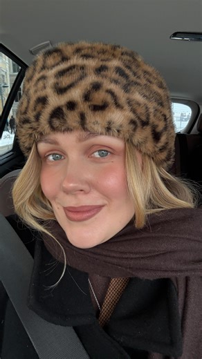 Hanna Angelvuo on Instagram: "Meikki ilman ripsaria? Jatkoon vai ei? ❤️‍🔥🙏🏼 Mä rakastan! Tää on pari vuotta jo ollut mun lemppari! Ja silläkin uhalla, että 3min meikkivideo ei mielytä instaa niin toivottavasti tää mielyttää teitä ❤️ Meikkivoide @flowcosmetics Lightweigth sävy fair Peitevoide @lumene Blur peitevoide sävy medium Luomiväripaletti @catrice.cosmetics mut aika vanha paletti Varjostus @elfcosmetics sävy Camo Liquid Bronzer & Contour 2 Fair/Ligh Poskipuna @milanicosmetics sävy lumino