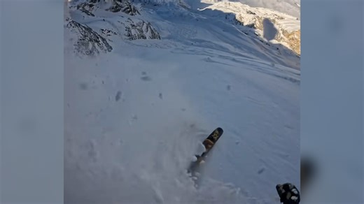 Engelberg (OW): Un skieur zurichois échappe de justesse à une avalanche