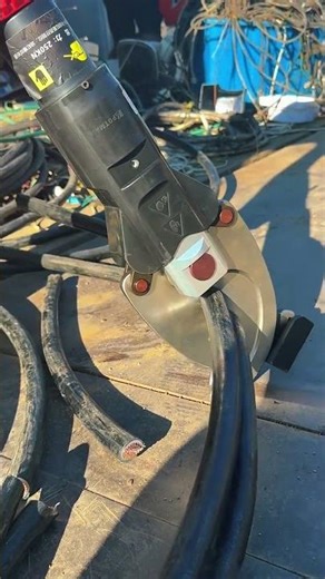 Relieve stress Lithium battery cable cutter