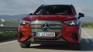 Mercedes-Benz GLC 400 4MATIC with EQ technology in Patagonia red driving video