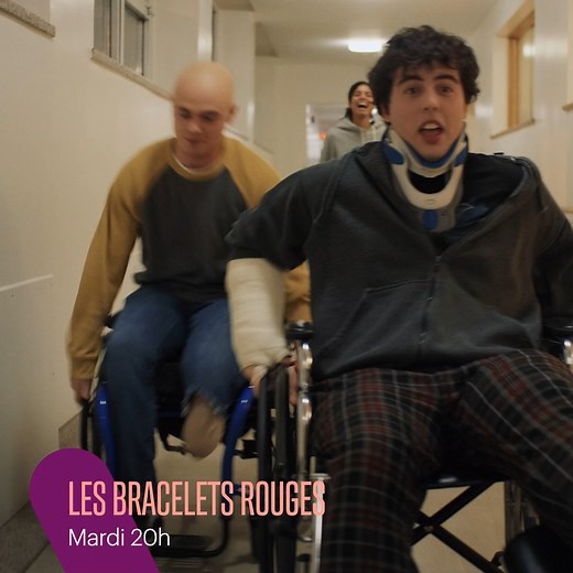 « Tu fais partie de la gang des bracelets rouges asteure. Quand on est ensemble, on est un peu plus fort. » ⭕💙 📌 Les bracelets rouges | Mardi 20h | À TVA et TVA | TVA