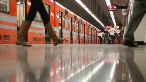 Desalojan Estación del Metro Refinería por Reporte de Persona que se Arrojó a Vías | N