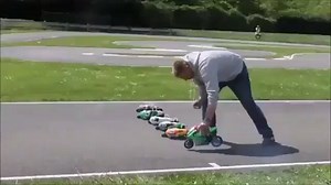 427K views · 6.8K reactions | Motorbike ในแบบฉบับของเล่น บอกเลย ดีงาม!!! Cr. @qcycle ดูสเปค เช็คราคา รถมอเตอร์ไซค์ใหม่ทุกยี่ห้อ >> https://goo.gl/OoQCbk | Motorbike GURU Thailand by CheckRaka.com | Facebook