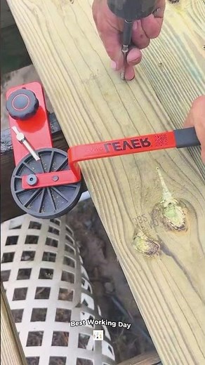 Le processus d'installation de lames de terrasse en bois à l'aide de l'outil Camo Lever