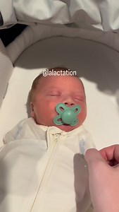 Pacifiers can be a really helpful tool when it comes to helping a baby transition into sleep, not as something they have to keep all night, but as something that does a job and then bows out. For many babies, sucking is regulating. It helps slow the heart rate, organize breathing, and cue the nervous system that it’s safe to drift off. Using a pacifier during that drowsy window can bridge the gap between awake and asleep, especially for babies who need a little extra help settling. And here’s th