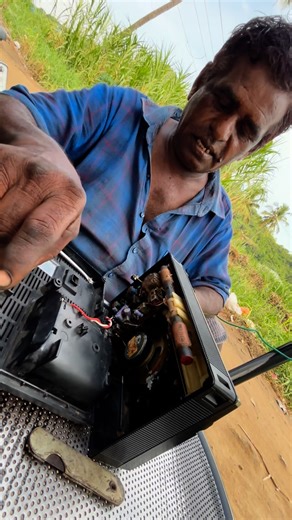 Hari Prasath on Instagram: "I had a National radio that my friend gave me, but it wasn’t working. So, I gave it to my mechanic. While he was fixing it, we kept cracking jokes for almost an hour, and before I knew it, the radio was ready and it actually worked! That moment made my day because whenever I see a classic piece working in its original condition, it makes me really happy. This radio will now be a part of my collection. It’s so rare to find a National radio in working condition these da