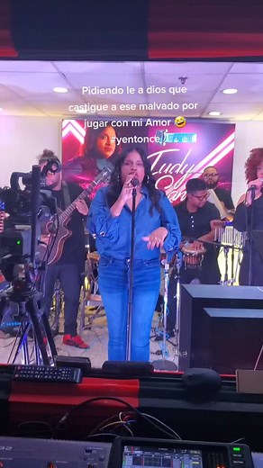 Pidiendo le a dios que castigue a ese malvado por jugar con mi Amor 🤣#yentonce #JudySantos #Bachata #bachatadance #Bachatera #bachateras #Aventura
