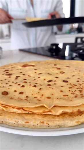 Isabelle Dunn on Instagram: "PERFECT SWEET CRÊPES 🇫🇷✨ My go-to big batch batter and the toppings you will make on repeat. This batter is dreamy: silky, thin, sweet-but-not-too-sweet… and it works with every topping. Just a touch of sugar in the mix makes all the difference. I recently upgraded to the KitchenAid Pure Power Blender and it has become my favourite tool for crêpe days. Let’s face it, there are never too many crêpes, at least not in my house. The extra-large 2L Tritan jar means I ca