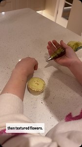 Buttercream dahlia tutorial 💐 You can view full video over on my YouTube channel Enjoy⁣ .⁣ .⁣ .⁣ .⁣ .⁣ #baking #birthdaycake #buttercream #buttercreamcake #buttercreamflowers #cakeart #cakedecorating #cakedesign #cakes #cakesofinstagram #cakestagram #chocolatecake #cupcakeart #cupcakedecorating #cupcakes #cupcakestagram #dessert #floralcupcakes #flowers #flowerslovers #flowersofinstagram #flowersoftheday #flowerstagram #flowers🌸 #garden #instacake #instacakes #instaflowers #pinkflowers #spring