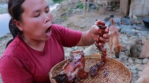 survival in the rainforest-woman found hunchrouk with wild chicken cook for dog | Galvin Planet