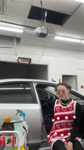 Luxe Custom Autos on Instagram: "window tint ASMR (terrible install btw) removal and reinstall ⭐️ this customer had gone to a shop and they put illegal tint (too dark to pass inspection) on her car without her consent and then send her on her way ⭐️ this customer was a sweet 19 year-old who didn’t know that you can tell installers NO, I didn’t want that and I’m not paying for that- she has tried multiple times to get back in touch with the shop and they have blown her off every single time ⭐️ I 