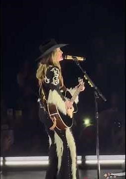 Lainey Wilson's unforgettable live performance at T-Mobile Arena, Las Vegas. #laineywilson #shorts