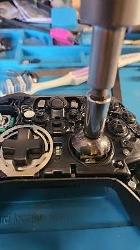 How to Remove Stubborn Caps Series 2 Elite Controller