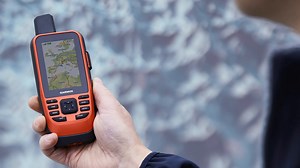 Cast off confidently with our new GPSMAP 86 Series handhelds. Stream data from chartplotters, remotely control your autopilot and FUSION marine products, and display BlueChart g3 coastal charts with industry-leading Navionics data and more. | Garmin Marine