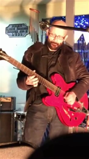 De la inspiración del maestro Rubén Fuentes y Alberto Cervantes, les dejo esta hermosa canción que fue un éxito del gran Pedro Infante “Cien años” en una presentación privada en mayo del 2022 #richievillalobos #pedroinfante #cienaños #bolero #cover