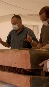 In 2022, archaeologists excavating at Saqqara near Cairo uncovered the burial complex and pyramid of a previously unknown ancient Egyptian queen named Neith, rewriting part of Egypt’s history because she hadn’t appeared in the historical record before. The team found her pyramid and associated tomb alongside hundreds of coffins, over 100 mummies, and artifacts from New Kingdom burials, showing a rich network of tunnels and treasures that promise new insights into royal life and burial practices.
