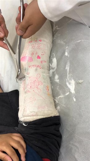 hmm what a noise #asmr #asmrsounds #asmrvideo #asmrtiktoks #plaster #gesso #llc #explore #explora #f_362 | Leah Fox