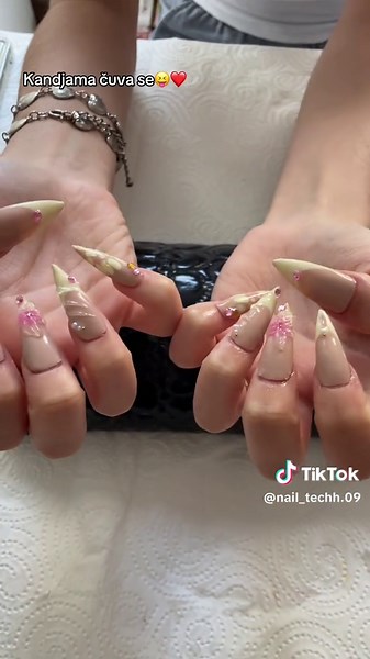#kandje #nokti #fyp #viral #3d #flowers #perals #rhinestones #art #nailart #yellow #butteryellow #hibiscus #pointy #nails #zatebe #fürdich #jala #buba #rozesuze #babylon