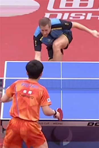 Unbelievable Table Tennis Snake Trick