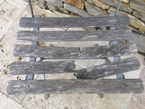 Réparer une chaise pliante bistro