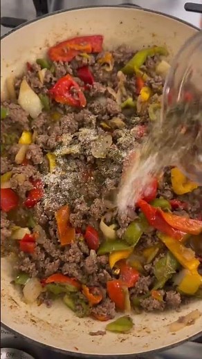 15-MINUTE STUFFED PEPPERS SKILLET