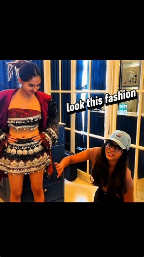 Anushka Sen New Viral Look 💖 | Unique Dress + Cute Moments ✨ #shorts