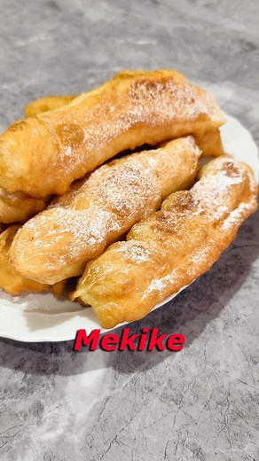 Šta za ručak? on Instagram: "Recept: Mekike - Posno Namirnice: 400ml vode 10g suvog kvasca 1 kašičica šećera 1 kašičica soli 50ml ulja 600g brašna Šećer u prahu Ulje za prženje #hrana #recepti #recept #kuhinja #testo #posno #cooking #food #dough #vegan #vegeterian #recipe"