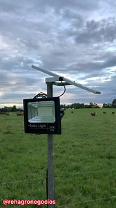 4.4K views · 162 reactions | Aportando a la sostenibilidad ambiental con la instalación de lámparas con luz led alimentadas con luz solar, para aumentar la luminosidad del ingreso a la finca y sus alrededores, es una excelente alternativa y funcionan muy bien. | Rehagronegocios Agromarketing | Facebook