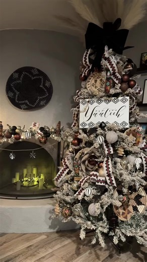 A holiday corner with deep roots 🎄✨ Christmas, turned Native—where Navajo & Hopi traditions meet the season of light. Kachina dolls, handwoven Native baskets, and subtle holiday touches come together to honor culture, family, and gratitude 🪶🏺🤍 @yazskihandmade thank you for making the beautiful ribbon!! ♥️♥️♥️ Tradition doesn’t pause for the holidays—it shines 🌟 #NativeChristmas #IndigenousHolidays #Navajo #Hopi #NativeHome KachinaDolls NativeBaskets IndigenousPride CulturalRoots SacredSpace