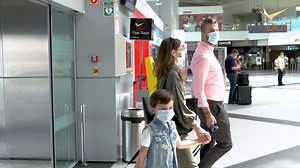 57K views · 260 reactions | TEGYÜNK EGYÜTT A BIZTONSÁGOS UTAZÁSÉRT! ✈️ LET'S MAKE TRAVEL SAFER TOGETHER! ✈️ | Budapest Airport | Facebook