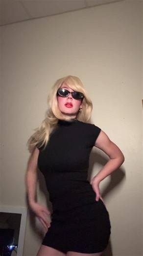 Blow a kiss today ~ #kiwi #blowakiss #producer