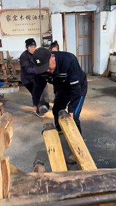 Traditional oil extraction - the ancient way! 🌻✨ Watch this age-old method of extracting pure oil using a wooden press! This technique has been passed down through generations! 🤯 From seeds to pure, natural oil! 💛 Who else appreciates traditional methods 👇 #oilextraction #traditional #coldpressed #naturalfood #satisfying | Machine In Tech