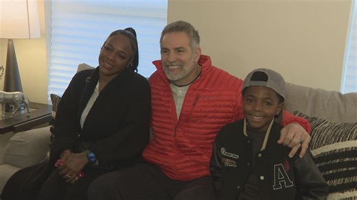 Kurt Warner, local charities team up to help fill woman's new home with food, furniture