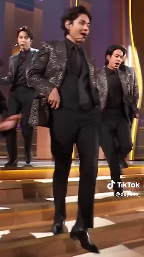 V - Butter live Grammy Awards (Focus) #btsarmy #bts #bts_official_bighit #taehyung #kimtaehyung #방탄소년단 #V #Tae #Taetae #focus #fancam #butter #MV #foryoupage #fyp #hybe #bighit_official_bts #Edit #fypシ #live #butter #grammys @BTS