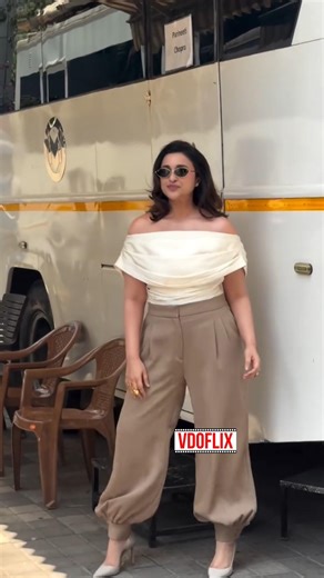 🌟 Parineeti Chopra Makes Striking Appearance on Shoot Set ❤️🦋😍