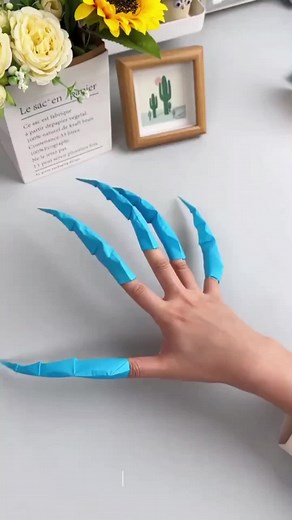 Create a Stunning Klaw Weapon with Paper