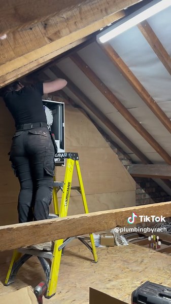 The brand new Baxi 830 Combi 2!!!!! 💙💙 • I am extremely grateful that Baxi sent me out the new boiler to install ahead of its official release! I have been installing Baxi boilers for 10 years now and wouldn’t fit anything else 🙌🏼 • The original Baxi 800 is a brilliant boiler, and yet the newest version is even better. Baxi have added so many great features that make life easier for bother the installer and our customers 🛠️ • ….And I thought what better way to test it out than installing it